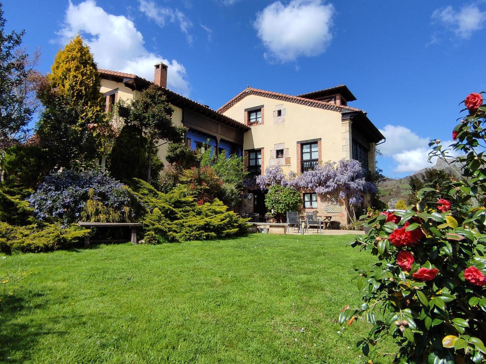 Llenín C.A.赫雷达德拉库斯特旅馆旅馆 外观 照片