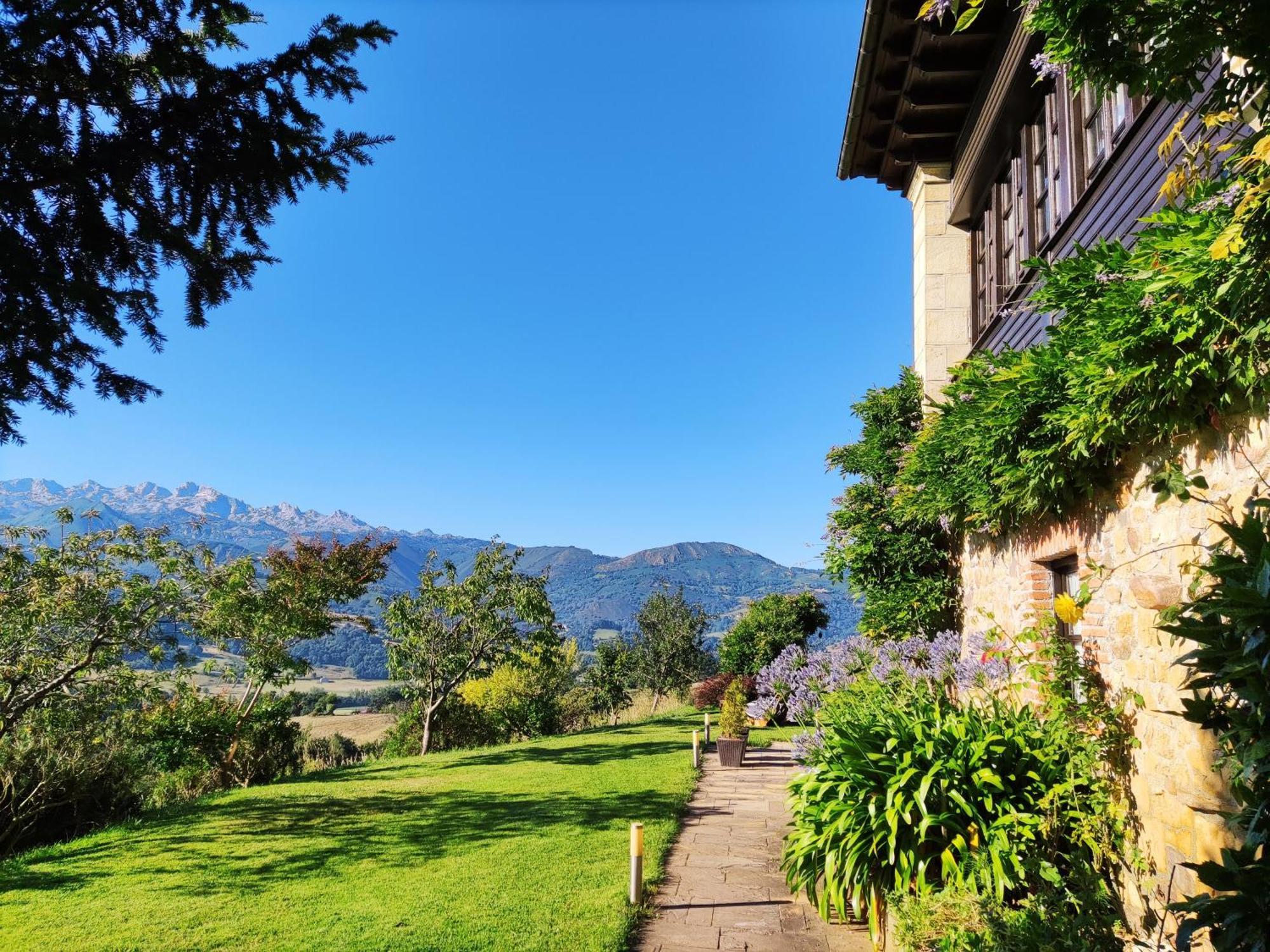 Llenín C.A.赫雷达德拉库斯特旅馆旅馆 外观 照片